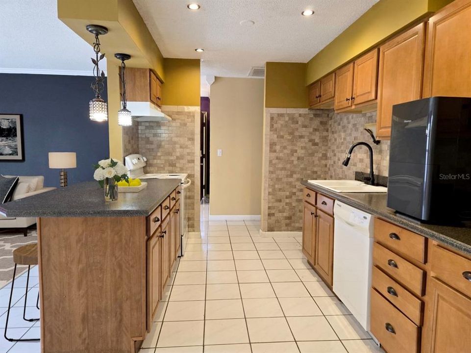 На продажу: $154,900 (3 спален, 2 ванн, 1284 Квадратных фут)
