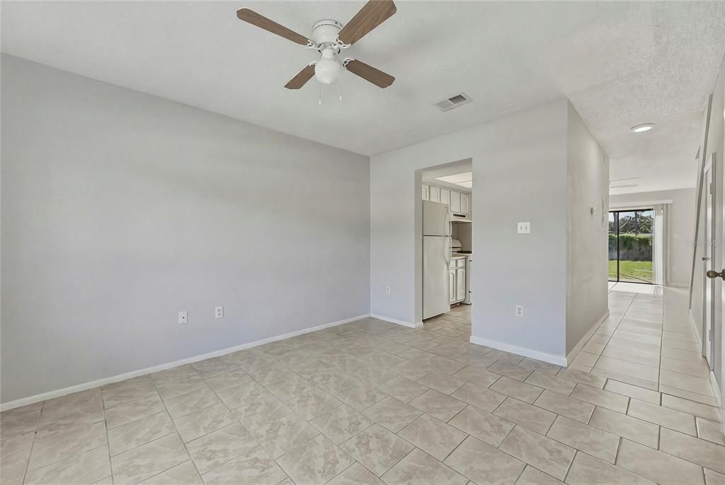 For Sale: $169,900 (2 beds, 2 baths, 1140 Square Feet)