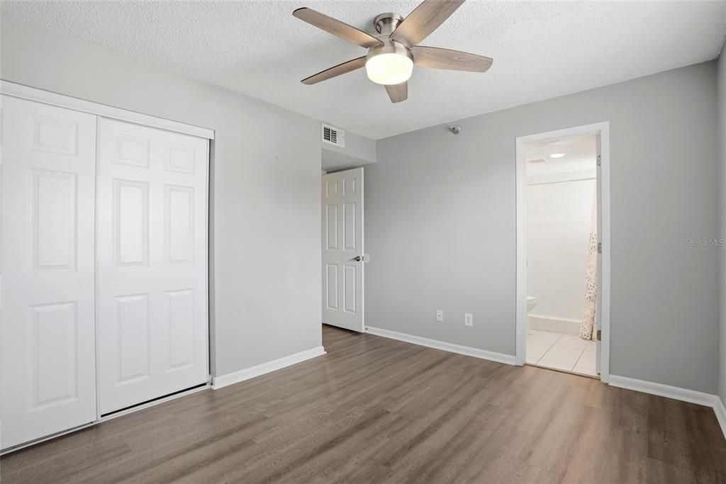Active With Contract: $285,000 (2 beds, 2 baths, 897 Square Feet)
