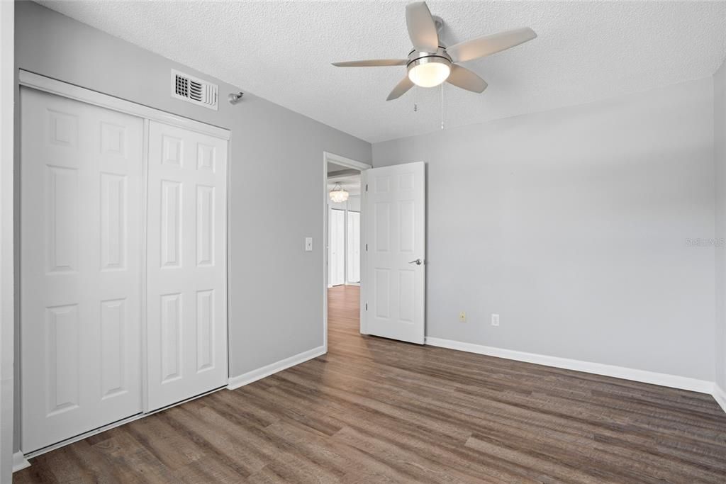Active With Contract: $285,000 (2 beds, 2 baths, 897 Square Feet)