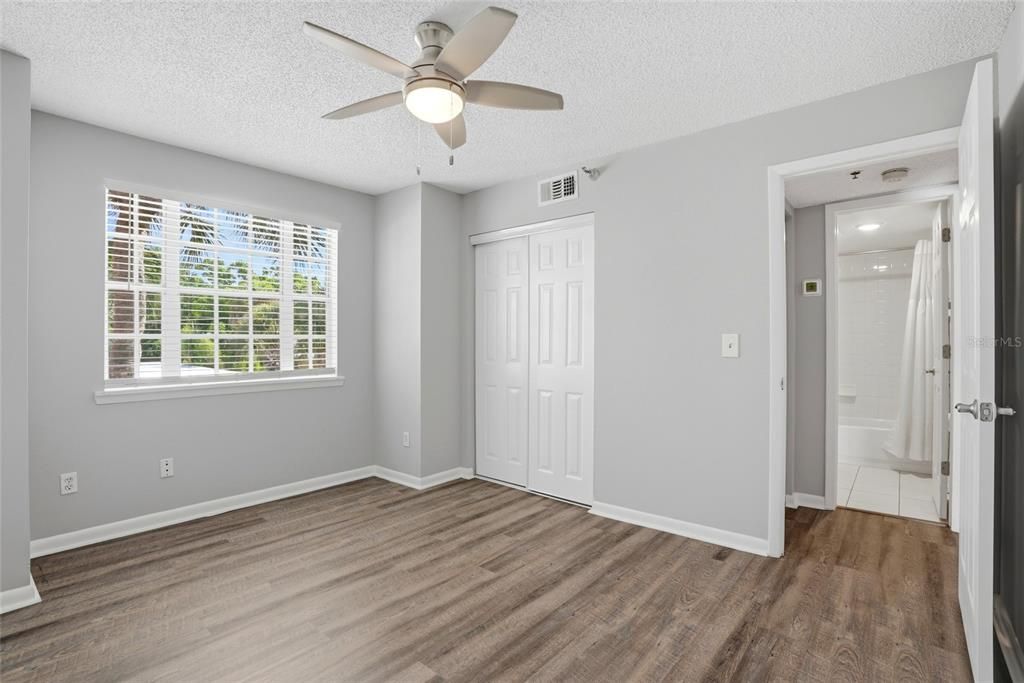 Active With Contract: $285,000 (2 beds, 2 baths, 897 Square Feet)