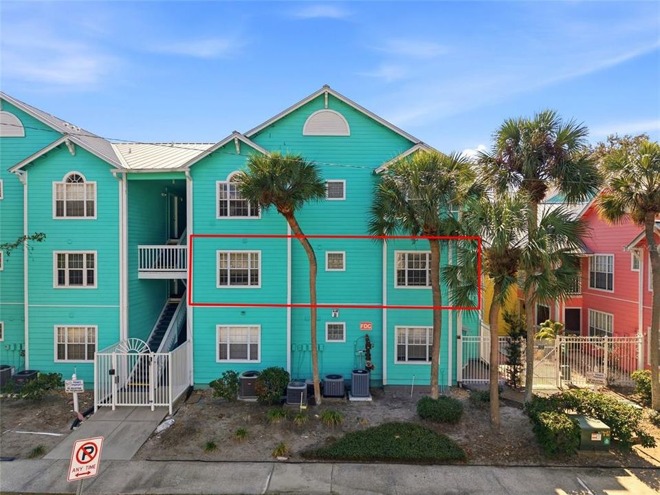 Active With Contract: $285,000 (2 beds, 2 baths, 897 Square Feet)