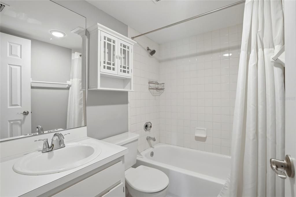 Active With Contract: $285,000 (2 beds, 2 baths, 897 Square Feet)