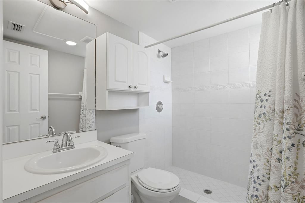 Active With Contract: $285,000 (2 beds, 2 baths, 897 Square Feet)