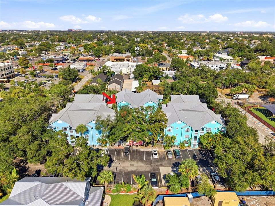 Active With Contract: $285,000 (2 beds, 2 baths, 897 Square Feet)