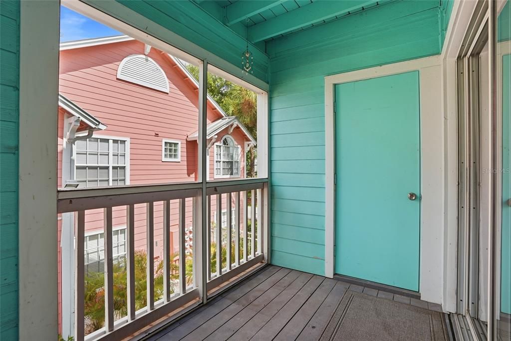 Active With Contract: $285,000 (2 beds, 2 baths, 897 Square Feet)