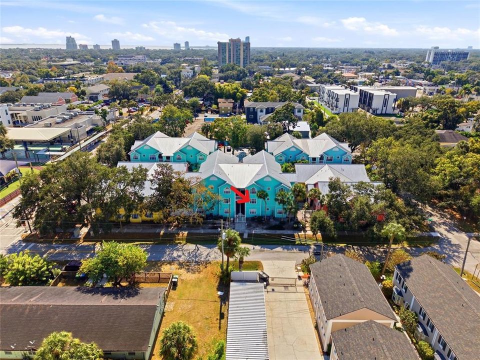 Active With Contract: $285,000 (2 beds, 2 baths, 897 Square Feet)