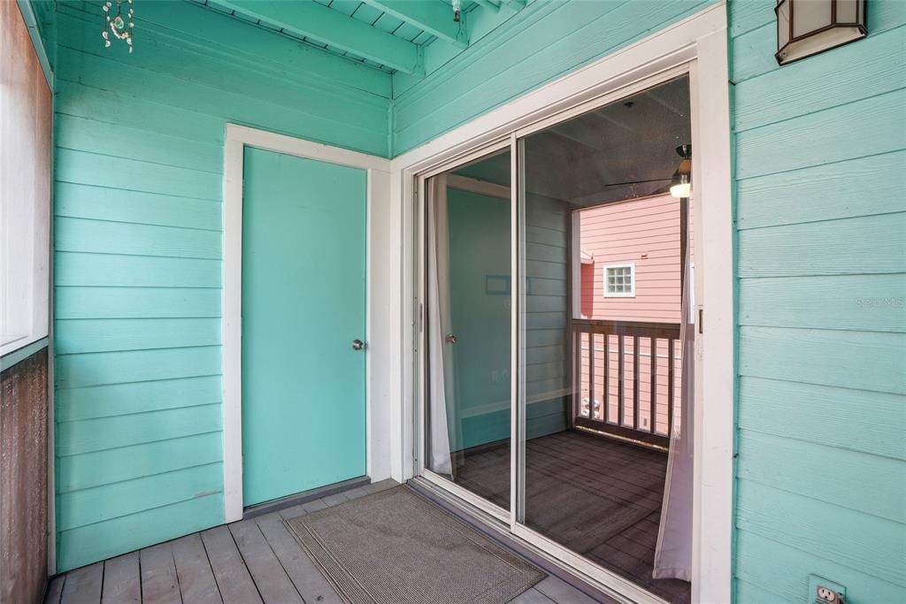 Active With Contract: $285,000 (2 beds, 2 baths, 897 Square Feet)