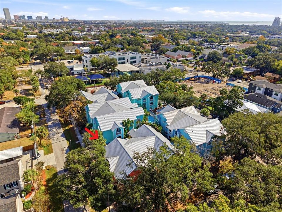 Active With Contract: $285,000 (2 beds, 2 baths, 897 Square Feet)