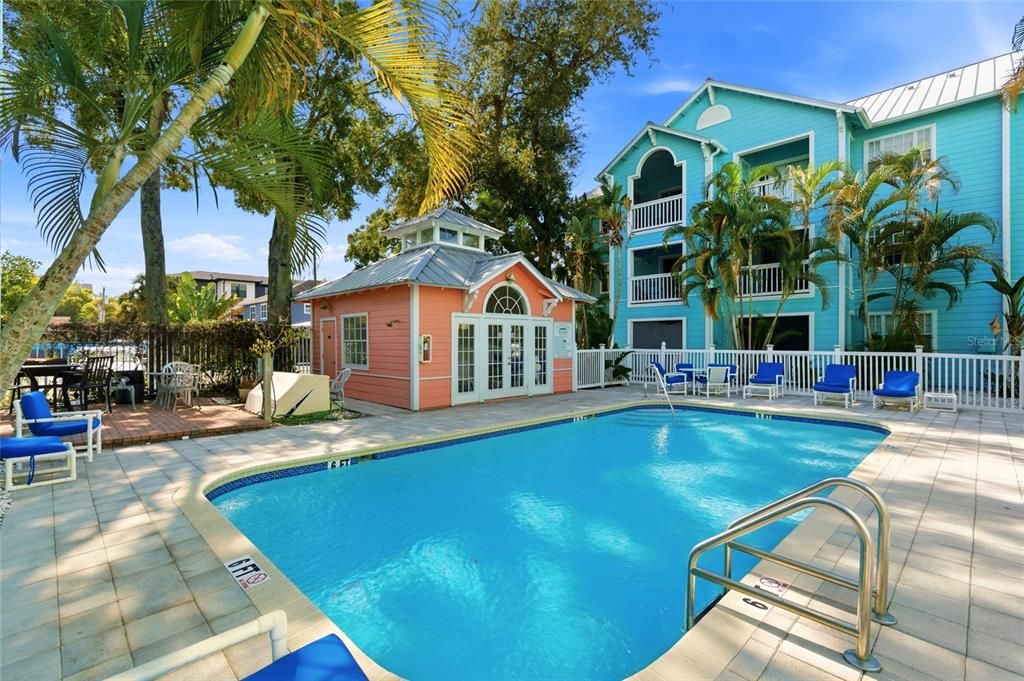Active With Contract: $285,000 (2 beds, 2 baths, 897 Square Feet)