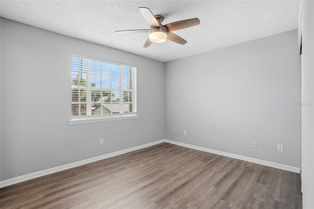 Active With Contract: $285,000 (2 beds, 2 baths, 897 Square Feet)