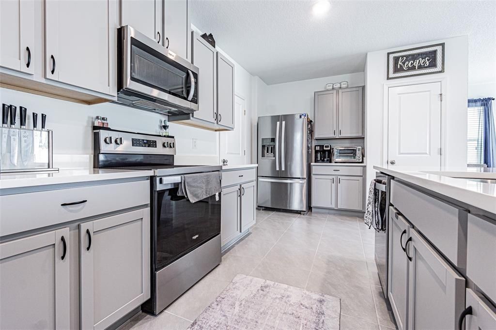 For Sale: $409,900 (4 beds, 2 baths, 2305 Square Feet)