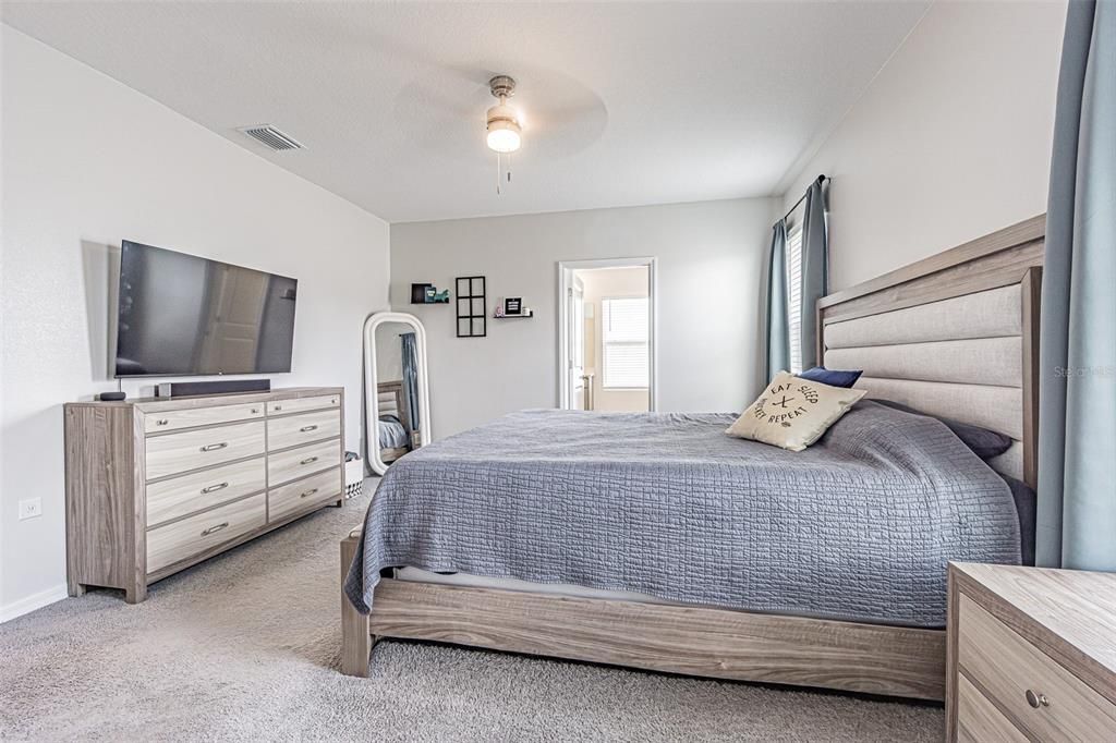 For Sale: $409,900 (4 beds, 2 baths, 2305 Square Feet)
