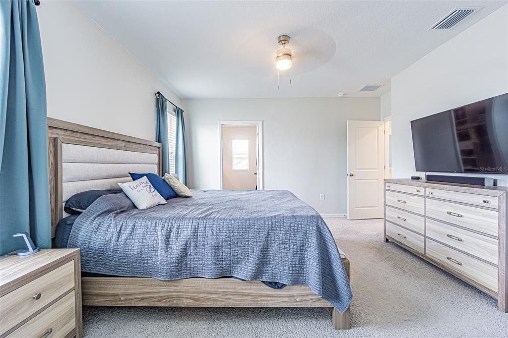For Sale: $409,900 (4 beds, 2 baths, 2305 Square Feet)
