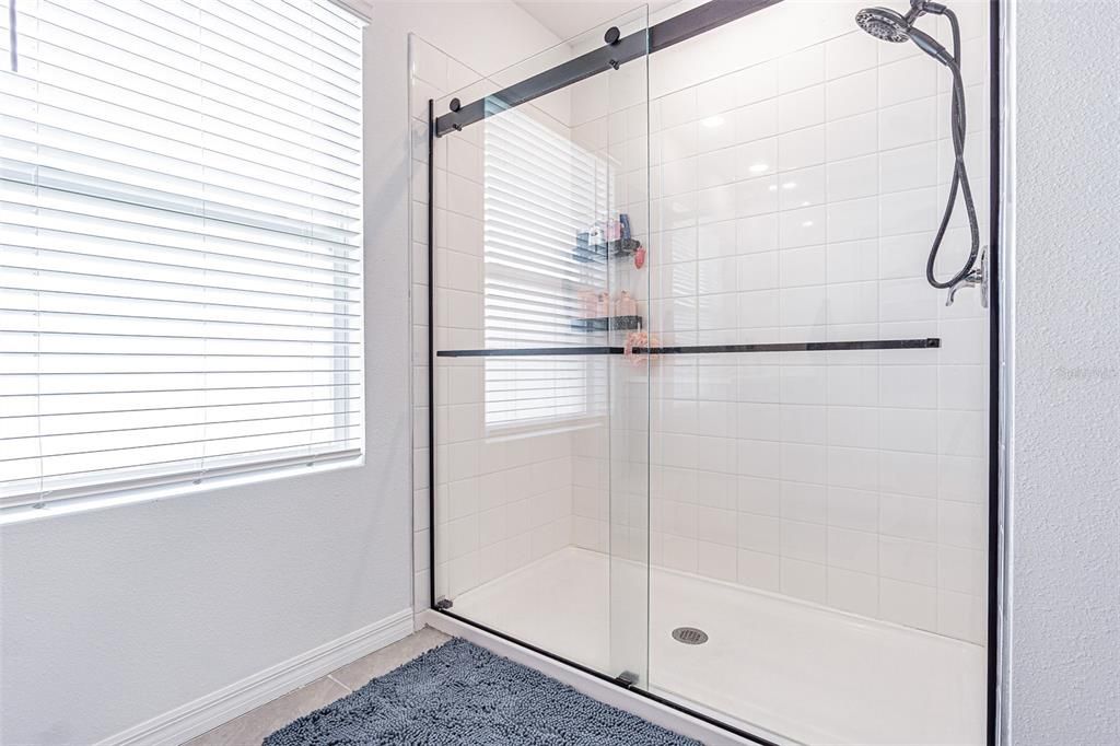 For Sale: $409,900 (4 beds, 2 baths, 2305 Square Feet)
