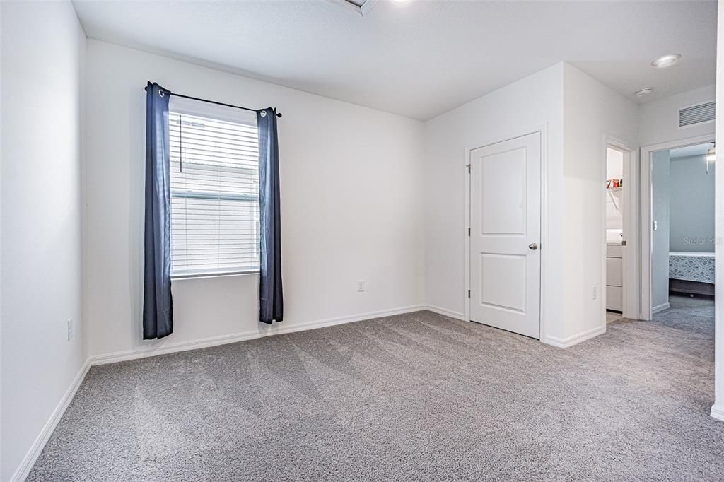 For Sale: $409,900 (4 beds, 2 baths, 2305 Square Feet)