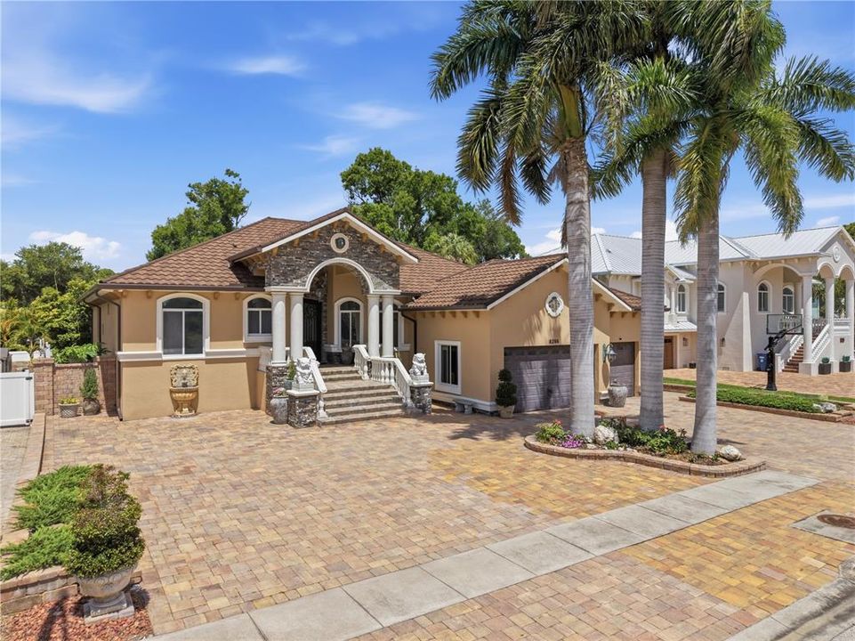 En Venta: $1,395,000 (4 camas, 3 baños, 2694 Pies cuadrados)