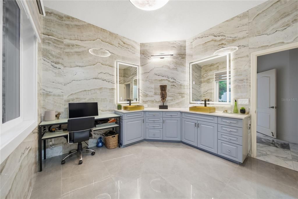 En Venta: $1,395,000 (4 camas, 3 baños, 2694 Pies cuadrados)