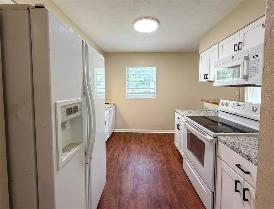 В аренду: $1,950 (4 спален, 2 ванн, 1344 Квадратных фут)