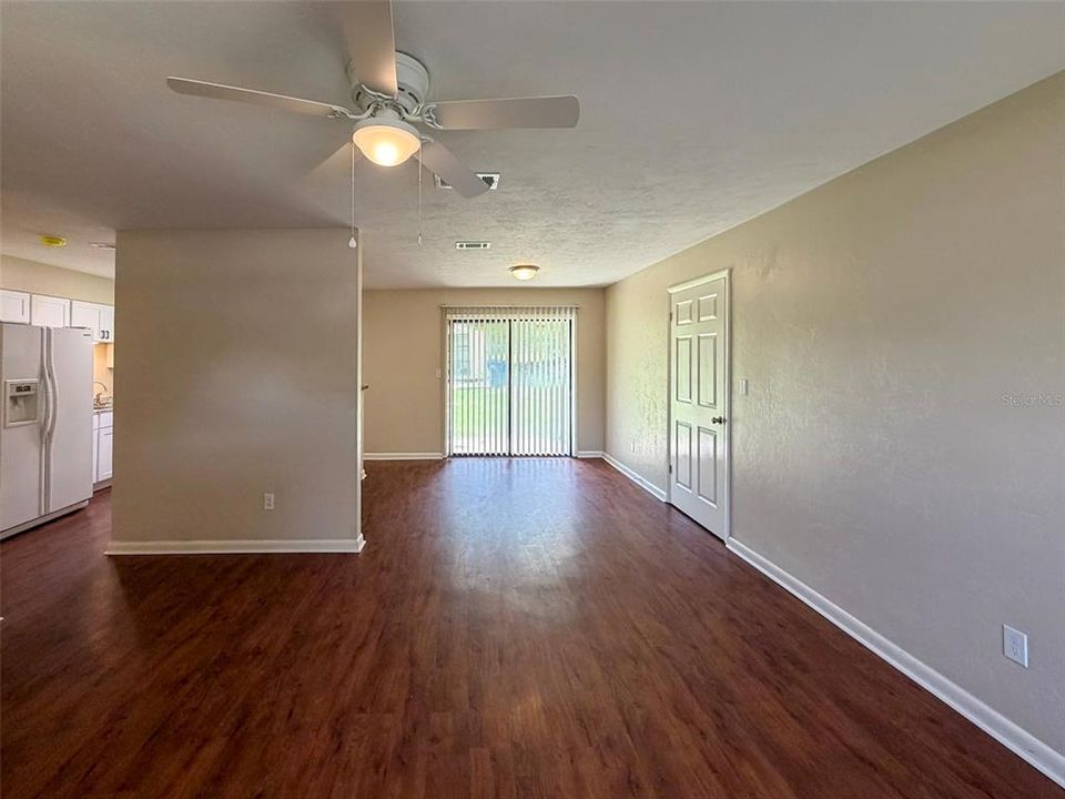 В аренду: $1,950 (4 спален, 2 ванн, 1344 Квадратных фут)
