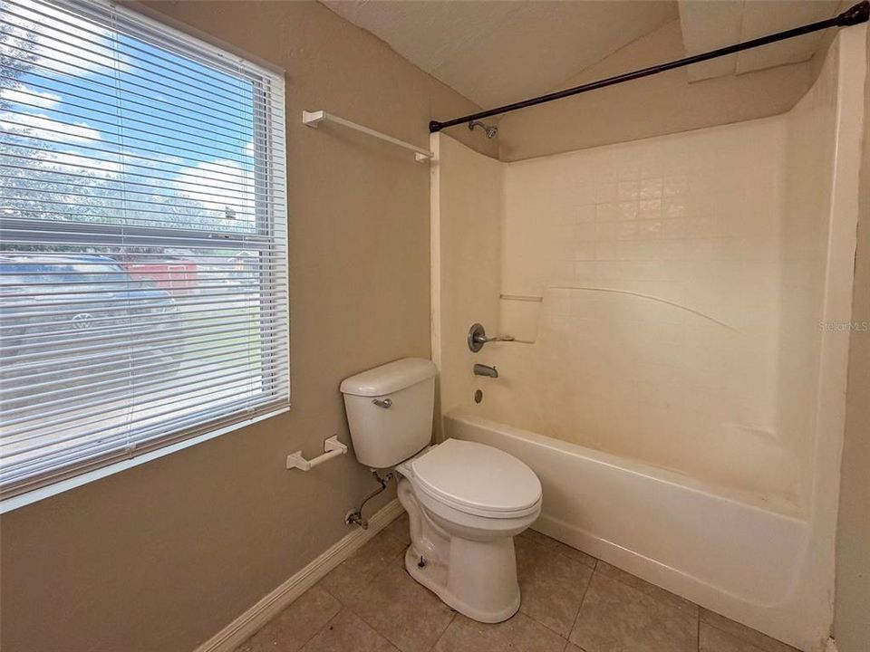 В аренду: $1,950 (4 спален, 2 ванн, 1344 Квадратных фут)