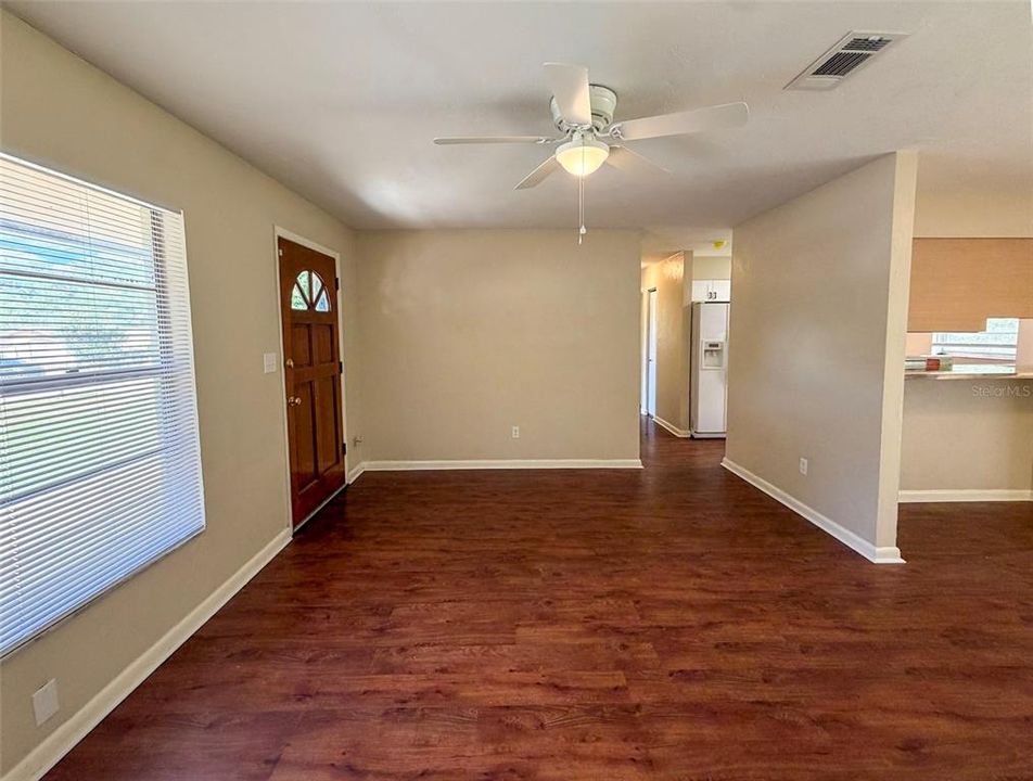 В аренду: $1,950 (4 спален, 2 ванн, 1344 Квадратных фут)