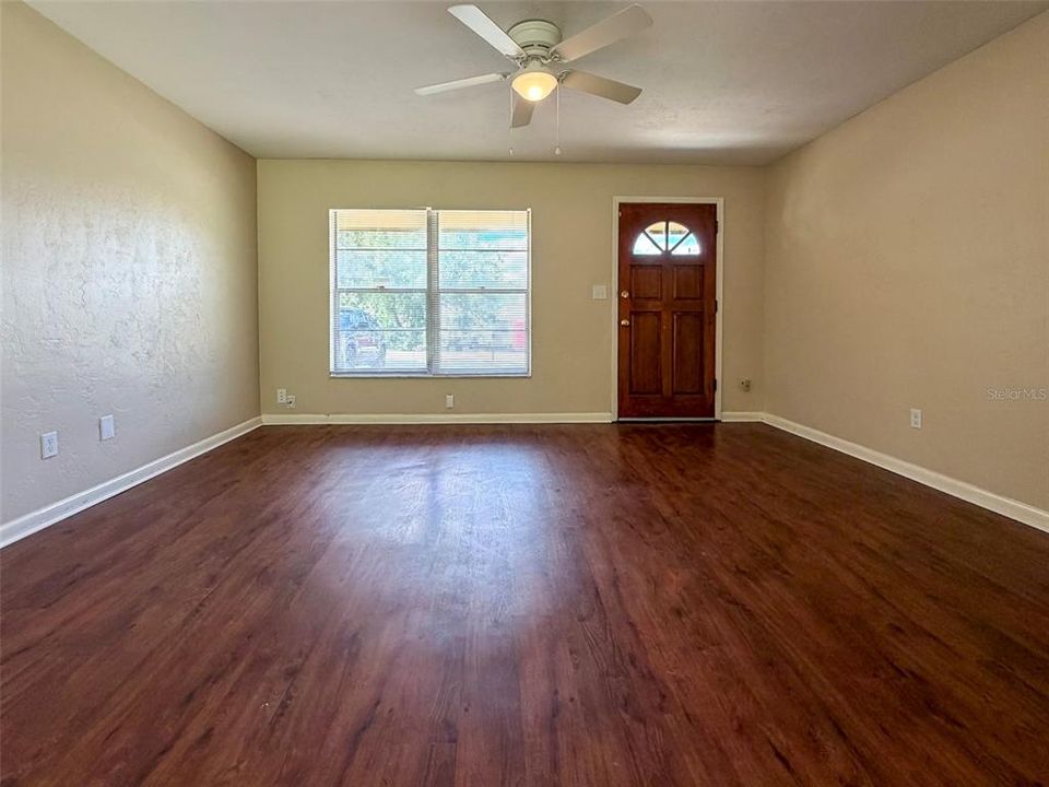 В аренду: $1,950 (4 спален, 2 ванн, 1344 Квадратных фут)