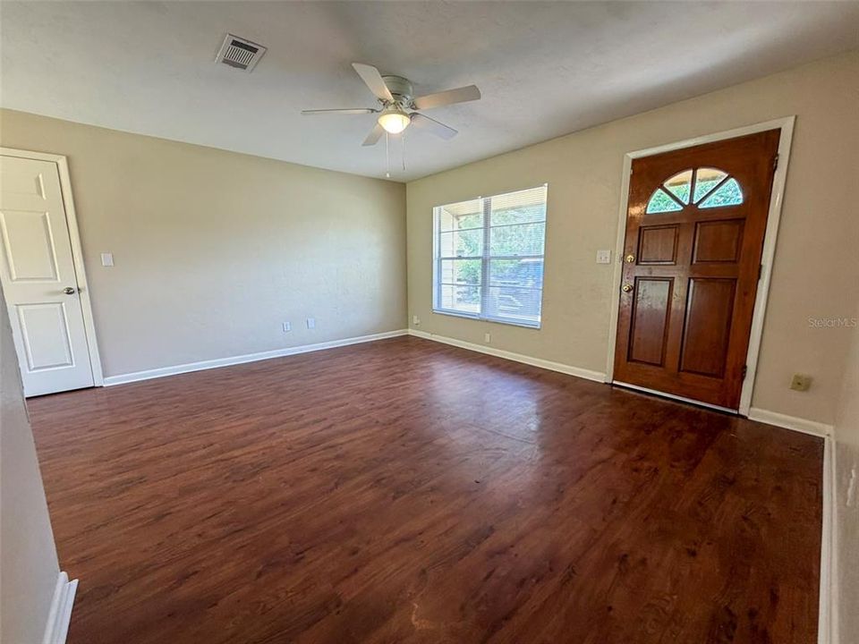 В аренду: $1,950 (4 спален, 2 ванн, 1344 Квадратных фут)