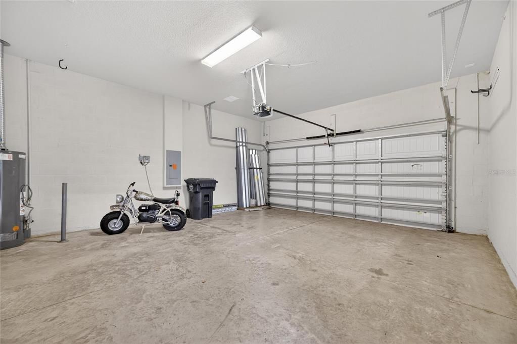 Active With Contract: $569,000 (3 beds, 3 baths, 2620 Square Feet)