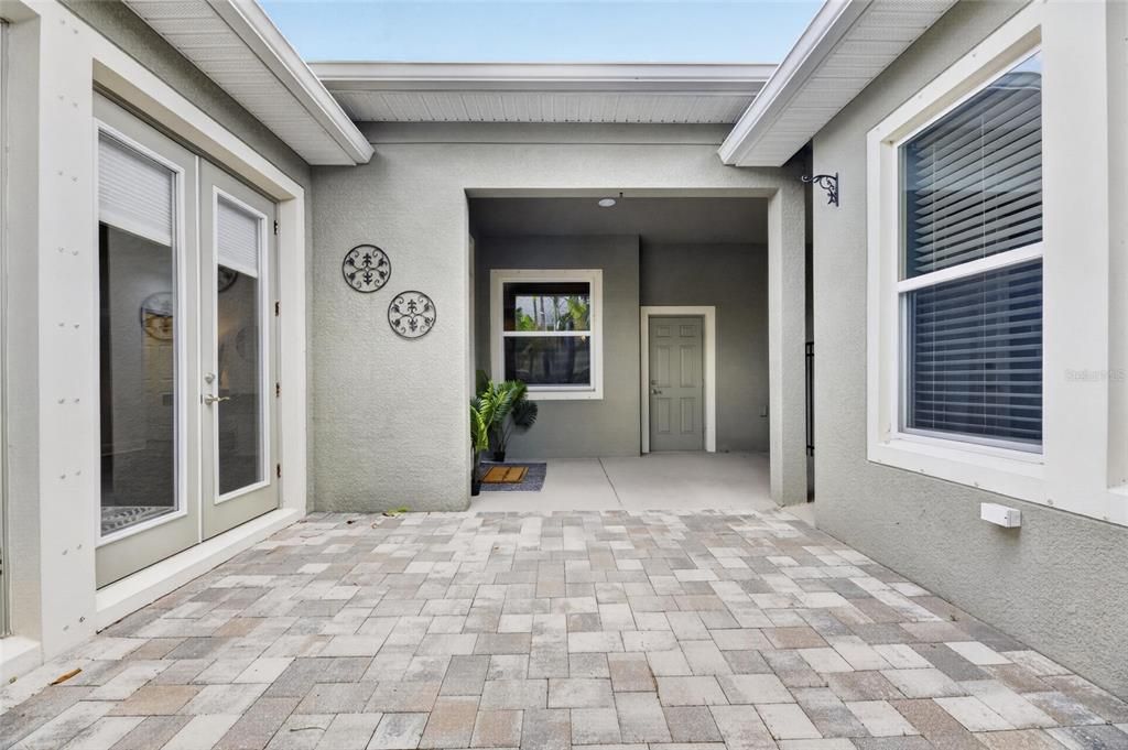 Active With Contract: $569,000 (3 beds, 3 baths, 2620 Square Feet)