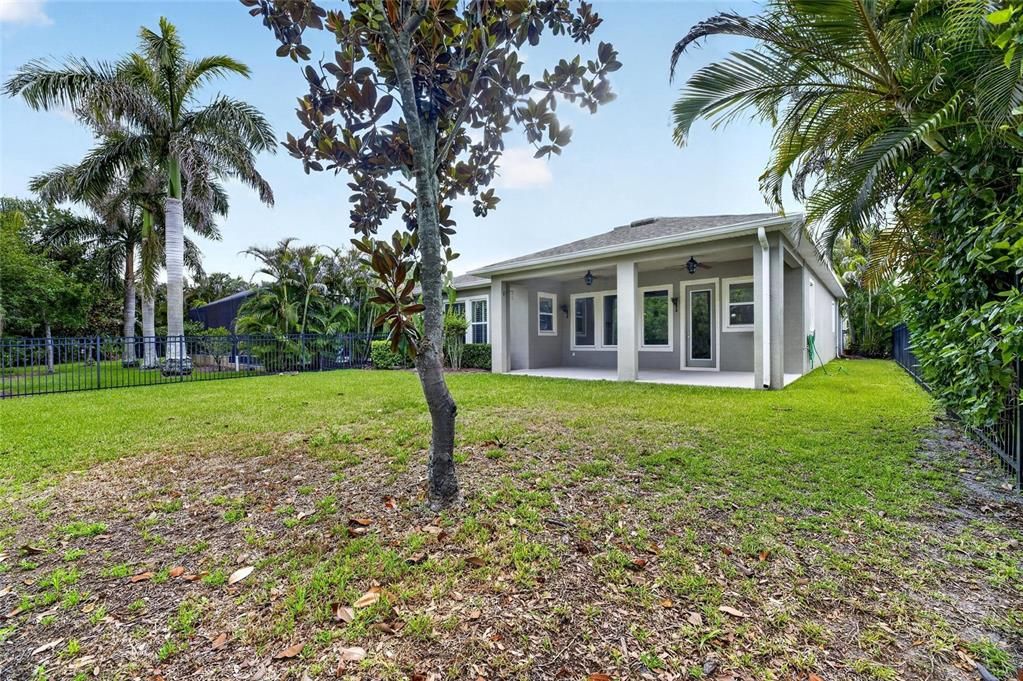 Active With Contract: $569,000 (3 beds, 3 baths, 2620 Square Feet)