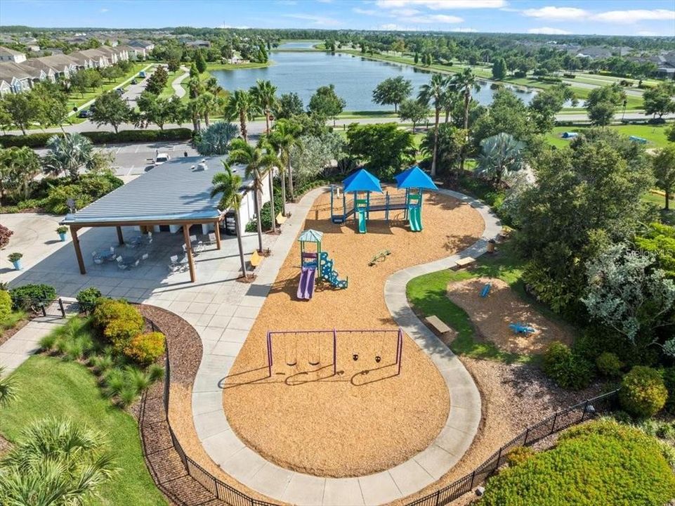 Active With Contract: $569,000 (3 beds, 3 baths, 2620 Square Feet)