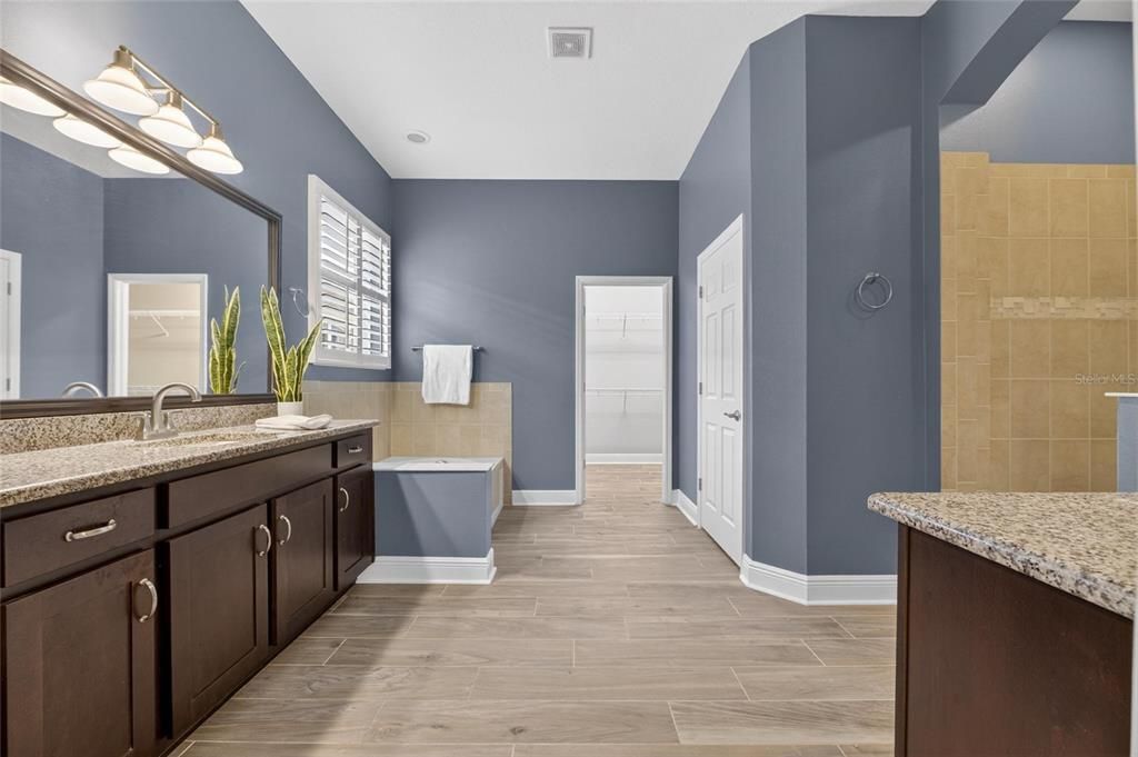 Active With Contract: $569,000 (3 beds, 3 baths, 2620 Square Feet)