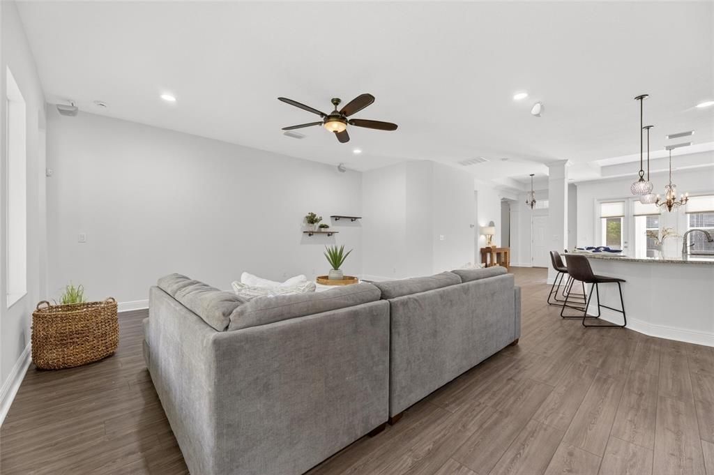 Active With Contract: $569,000 (3 beds, 3 baths, 2620 Square Feet)