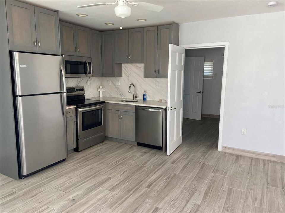 В аренду: $1,900 (1 спален, 1 ванн, 400 Квадратных фут)