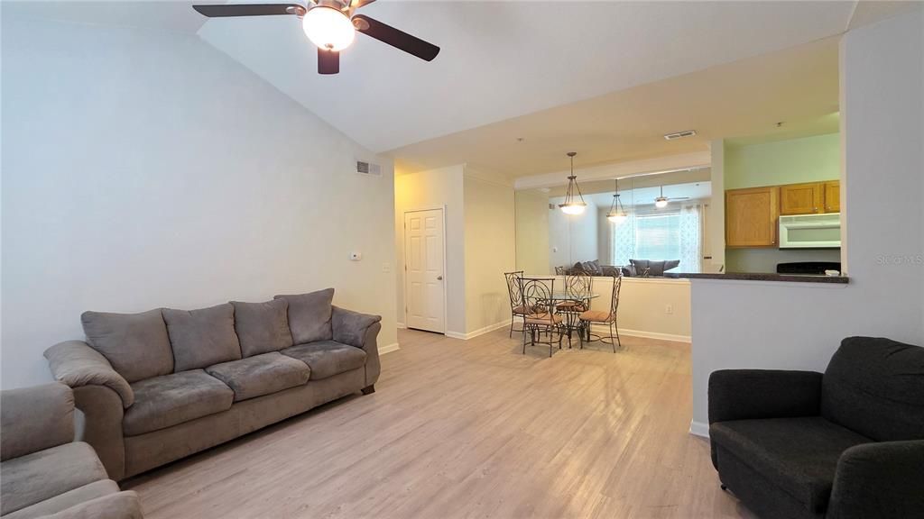 For Rent: $1,450 (2 beds, 2 baths, 1132 Square Feet)