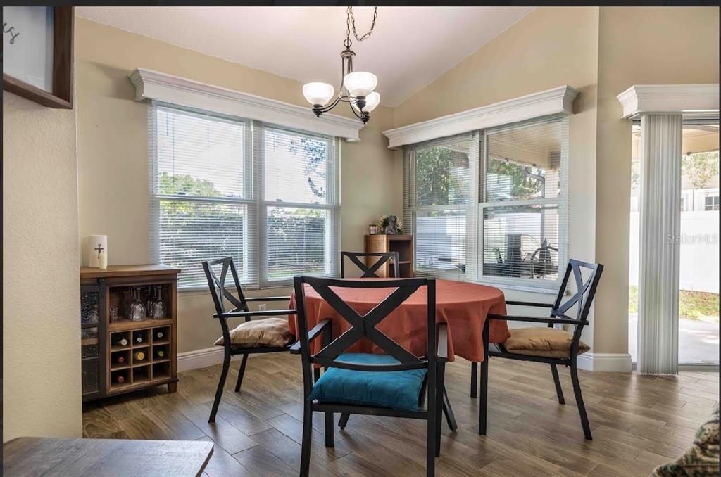 For Rent: $2,400 (3 beds, 2 baths, 1502 Square Feet)