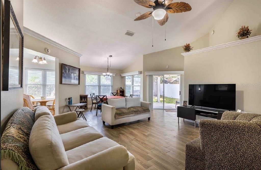 For Rent: $2,400 (3 beds, 2 baths, 1502 Square Feet)