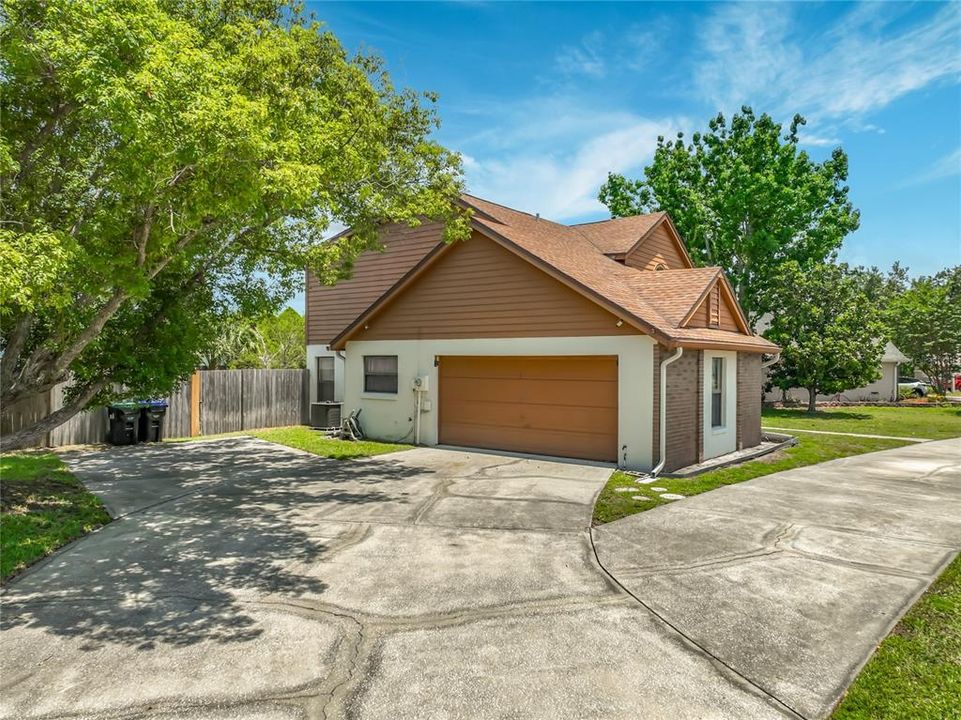 Под контрактом: $399,900 (4 спален, 2 ванн, 2055 Квадратных фут)