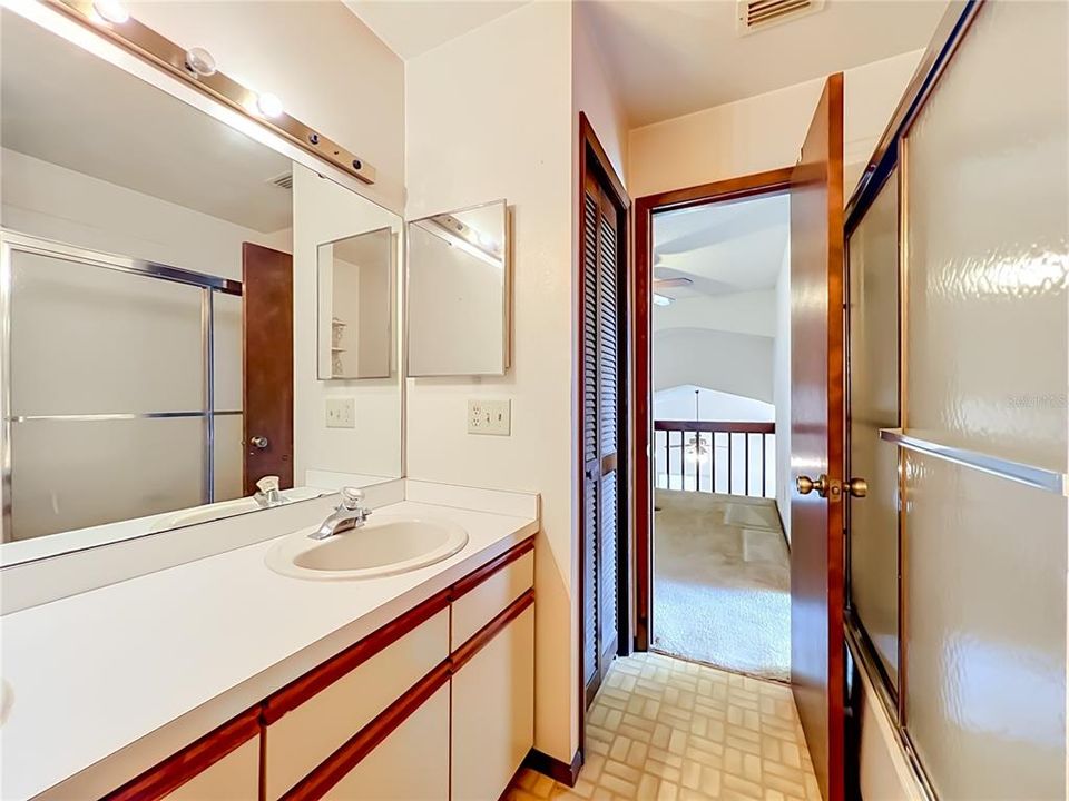 Под контрактом: $399,900 (4 спален, 2 ванн, 2055 Квадратных фут)