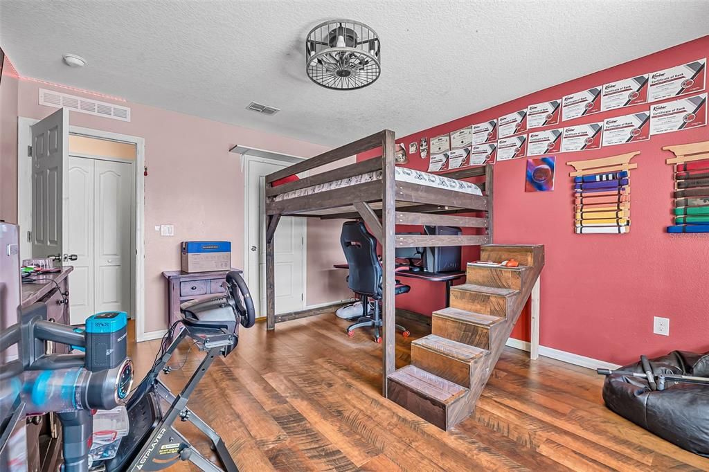 En Venta: $649,095 (6 camas, 4 baños, 3932 Pies cuadrados)