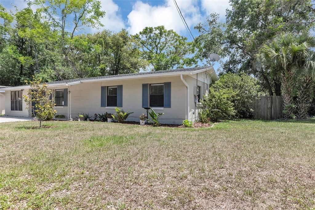 For Rent: $2,400 (3 beds, 2 baths, 1323 Square Feet)