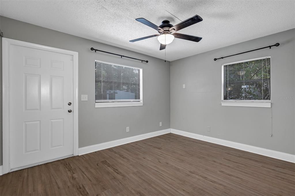 For Rent: $2,400 (3 beds, 2 baths, 1323 Square Feet)