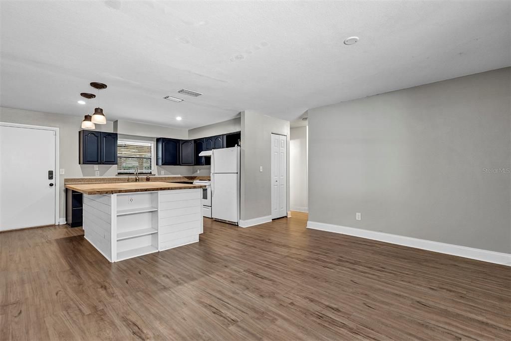 For Rent: $2,400 (3 beds, 2 baths, 1323 Square Feet)