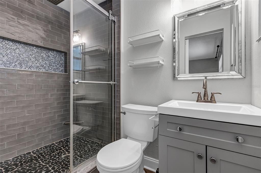For Rent: $2,400 (3 beds, 2 baths, 1323 Square Feet)