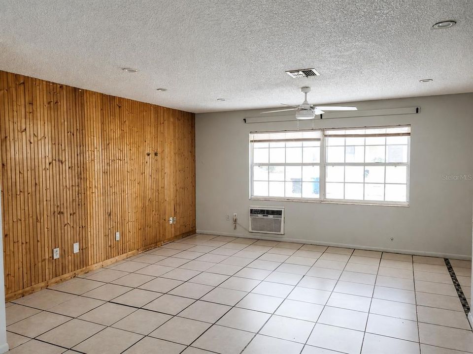 For Sale: $239,900 (2 beds, 2 baths, 1101 Square Feet)