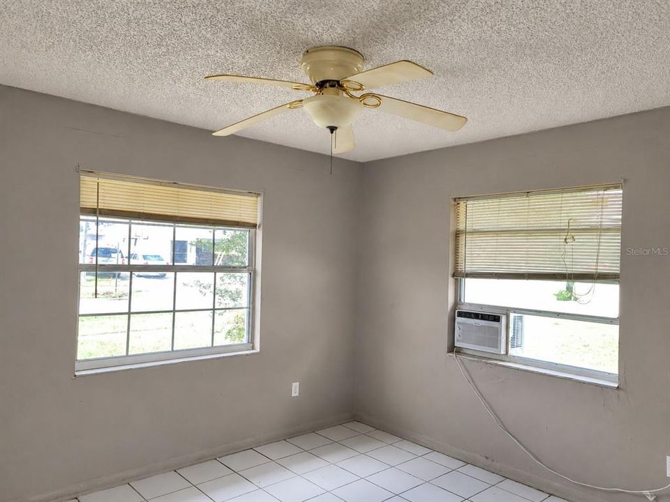 For Sale: $239,900 (2 beds, 2 baths, 1101 Square Feet)