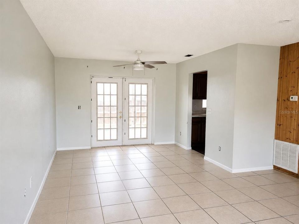 For Sale: $239,900 (2 beds, 2 baths, 1101 Square Feet)