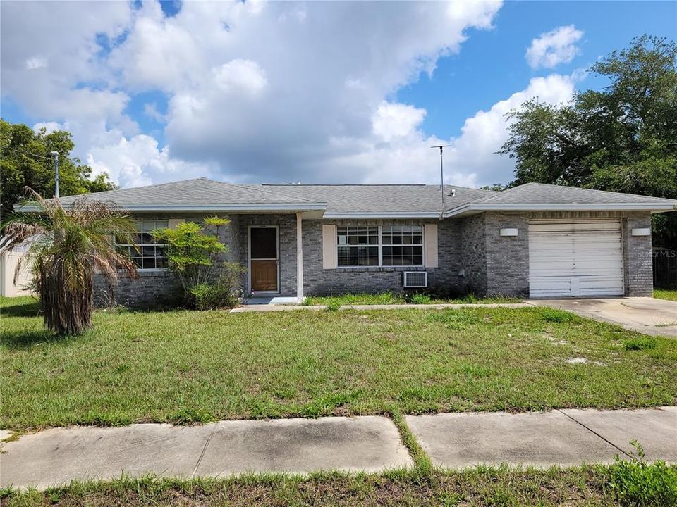 For Sale: $239,900 (2 beds, 2 baths, 1101 Square Feet)