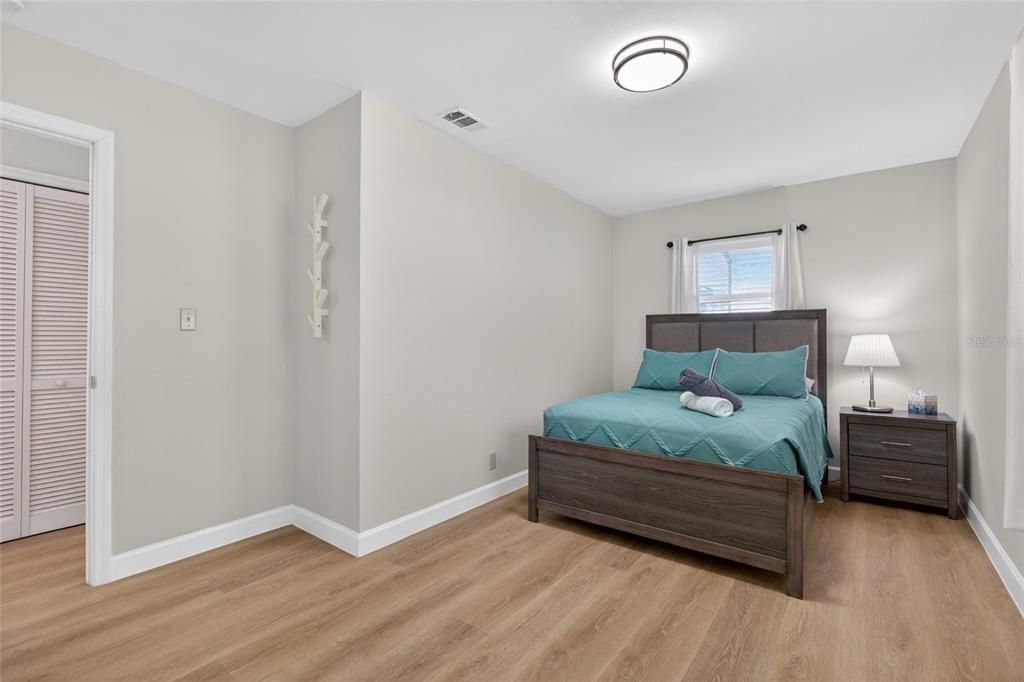 For Sale: $575,000 (5 beds, 3 baths, 2054 Square Feet)